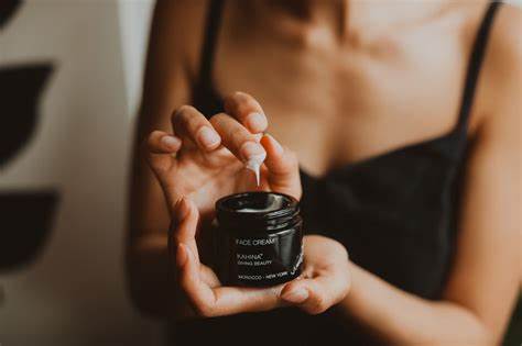 章小蕙Kahina 精雕塑顏面霜 緊致抗老 抗氧化保濕50ml 抗初老面霜 Kahina Giving Beauty Face Cream