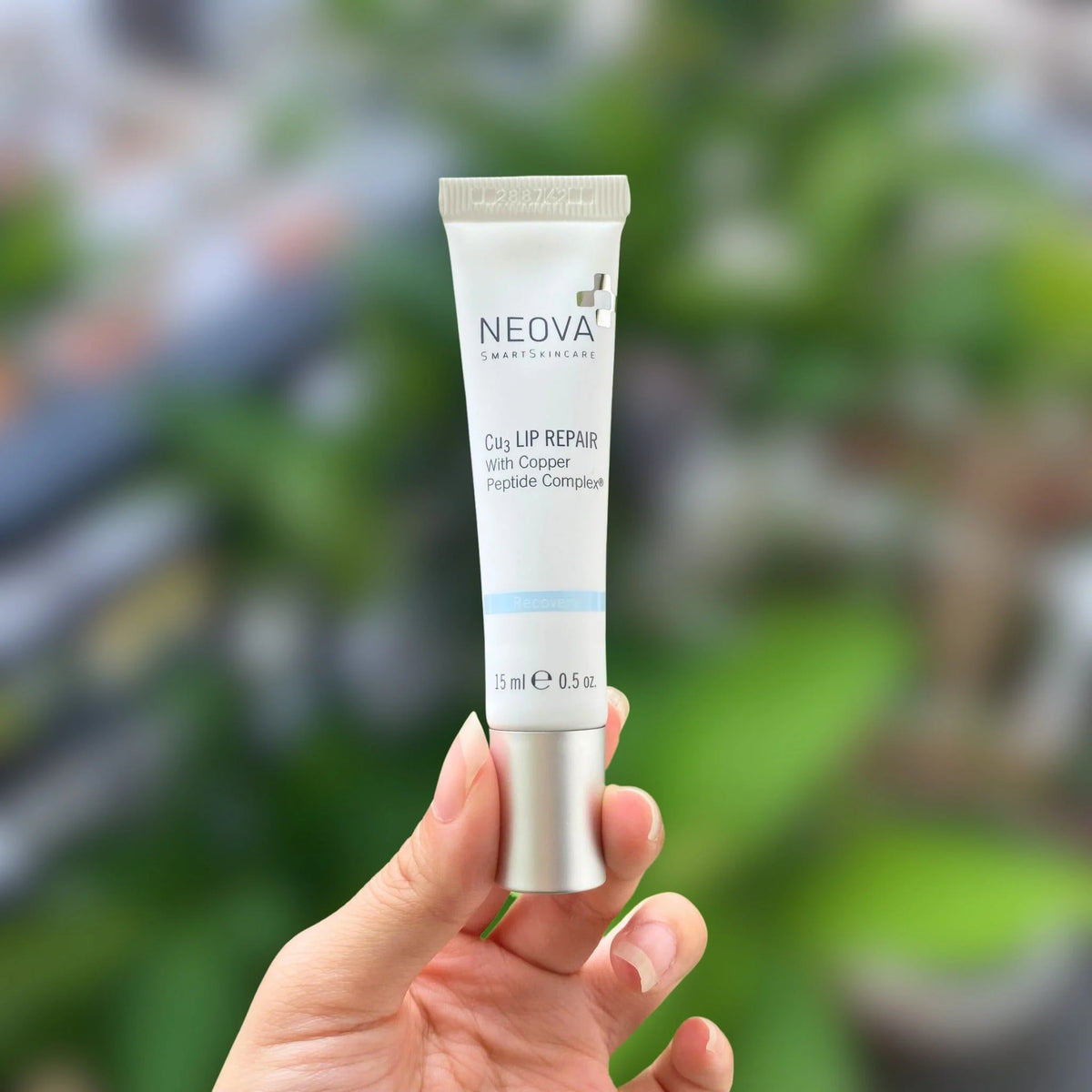 NEOVA Cu3 Lip Repair with Copper Peptide Complex  妮歐瓦 藍銅勝肽唇部修護精華 高效保濕修護護唇膏 15 ml 舒緩龜裂醫美術後